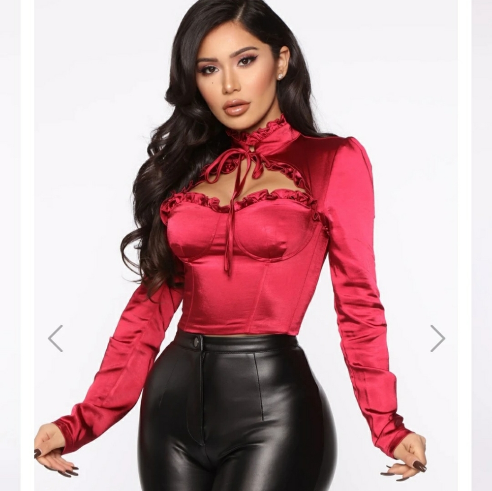 It's all give and take blouse Fashion Nova - NWT